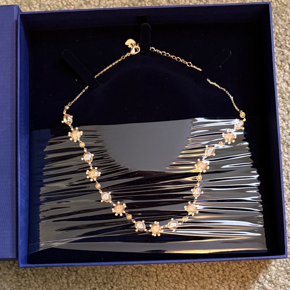 Swarovski  Olive ALL AROUND NECKLACE 5460987